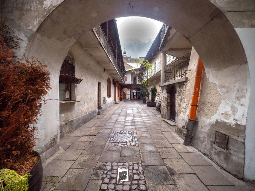 Krakow: Jewish Quarter Guided Walking Tour - Following Schindler’s List through Kazimierz