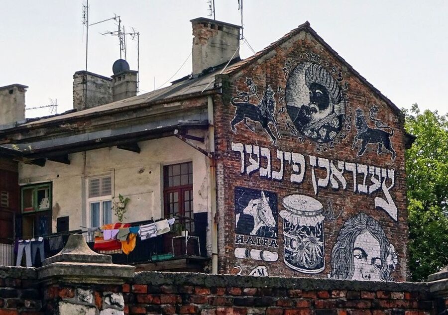 Krakow: Kazimierz District Jewish Heritage Tour - Corpus Christi Basilica and the Catholic side of the story