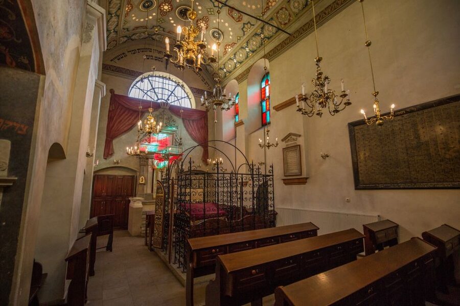 Krakow: Kazimierz Jewish Quarter Guided Walking Tour - Szeroka Street and the center of former Jewish life