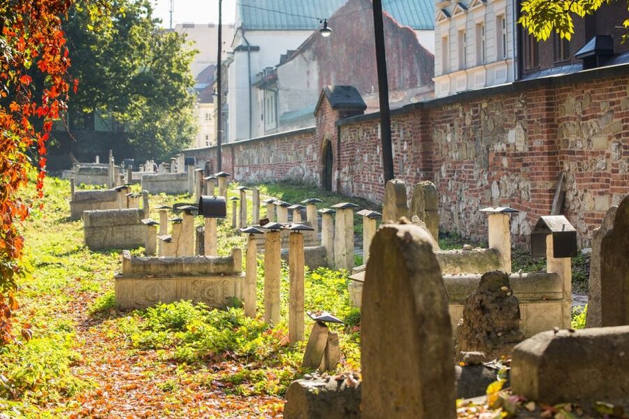 Krakow: Kazimierz Jewish Quarter Guided Walking Tour - Who should book this Kazimierz walk?