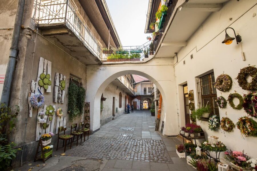 Krakow: Kazimierz Jewish Quarter Walking Tour - Key points to know before you book