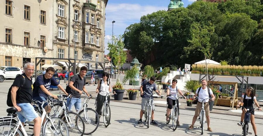 Krakow: Multilingual Tour On Electric Bikes - E-bikes, helmets, and the pace of the ride