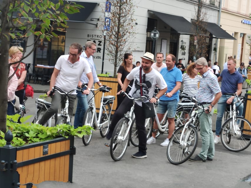 Krakow: Multilingual Tour On Electric Bikes - The meeting point deserves extra care