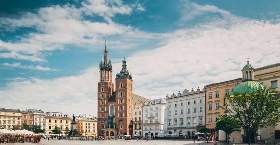 Krakow : Must-See Walking Tour With A Guide - Starting along Grodzka Street