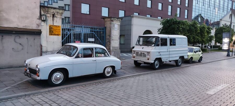 Krakow: Nowa Huta Guided Tour in Vintage Car - What guides add to the experience