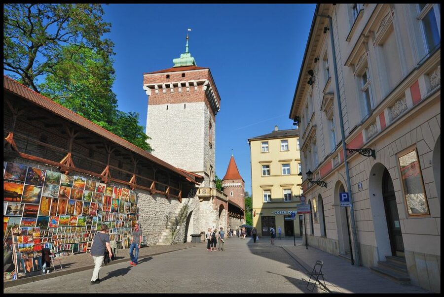 Kraków old town and jewish quarter® - The Archbishop’s Palace and Franciscan Basilica