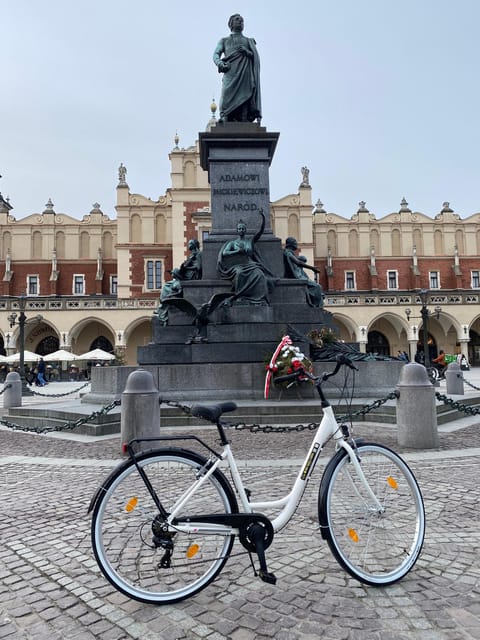 Krakow: Old Town and Kazimierz Guided Bike Tour - Key points to know before you pedal off