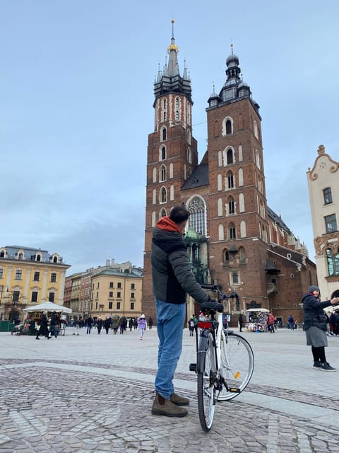 Krakow: Old Town and Kazimierz Guided Bike Tour - Why a bike works so well in central Krakow