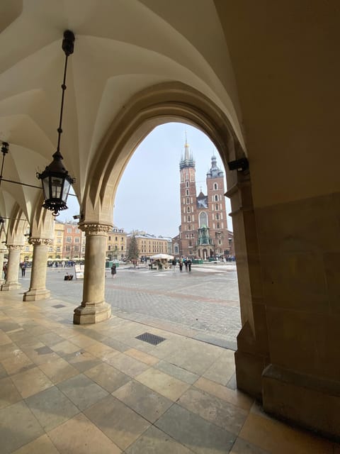 Krakow: Old Town and Kazimierz Guided Bike Tour - Jagiellonian University and the road toward Wawel