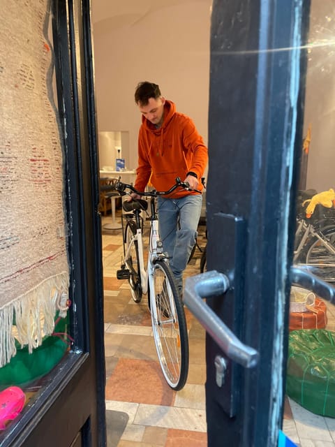 Krakow: Old Town and Kazimierz Guided Bike Tour - From Florian Gate to the Main Market Square