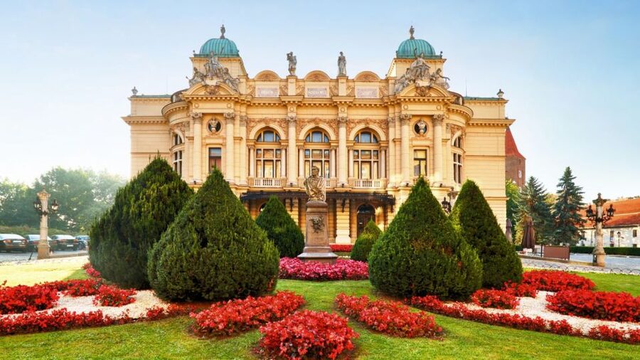 Krakow: Old Town Audioguided walking Tour - Key points to know before you go