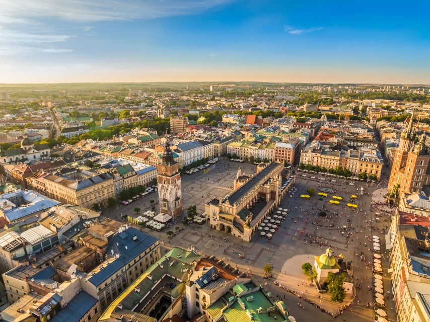 Krakow: Old Town Audioguided walking Tour - St. Mary’s Basilica and its strange stories