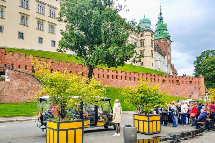 Krakow: Old Town, Ghetto, and Kazimierz Golf Cart Tour - Why a golf cart works well in Krakow