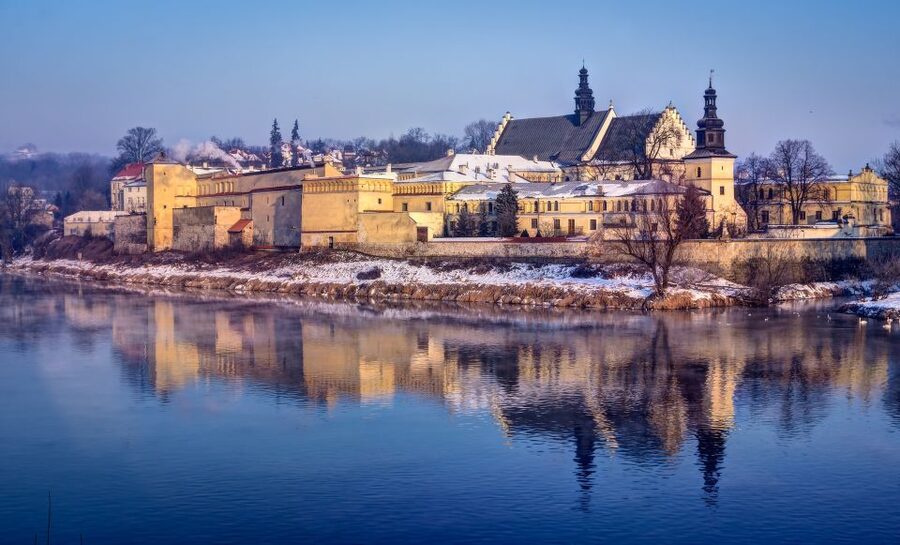 Krakow: Old Town Highlights Private Walking Tour - Churches, palaces, and the streets between them