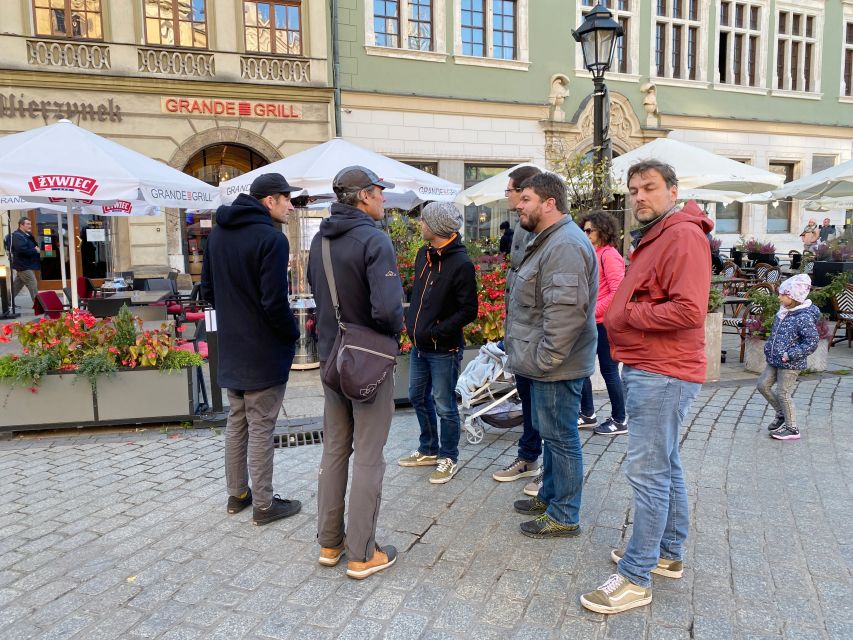 Krakow: Old Town Highlights Walking Tour - Starting with Krakow’s royal heart