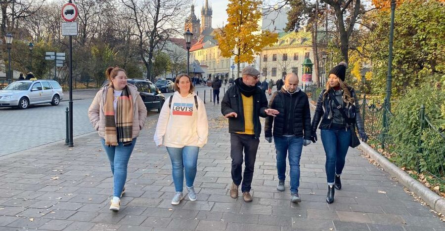 Krakow: Old Town Highlights Walking Tour - Main Market Square and St. Mary’s Basilica
