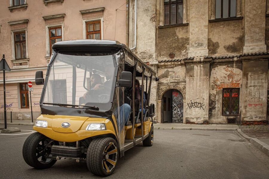 Krakow: Old Town - Kazimierz - Ghetto by Electric Golf Cart - Starting among Krakow’s medieval defenses