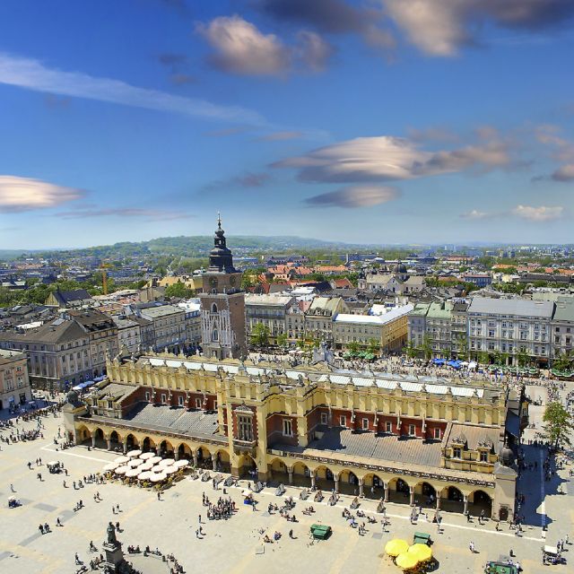 Krakow: Old Town Private Guided Walking Tour - Wawel Hill, royal tombs, and the cathedral