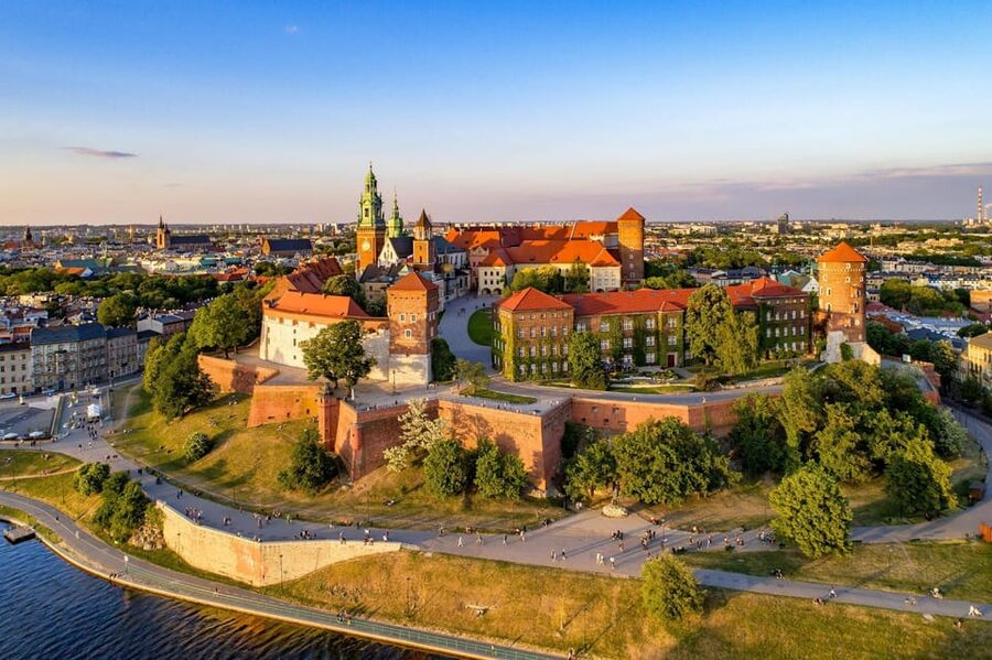 Krakow: Old Town "Royal Route" Walking Tour - Cloth Hall and Krakow’s market tradition