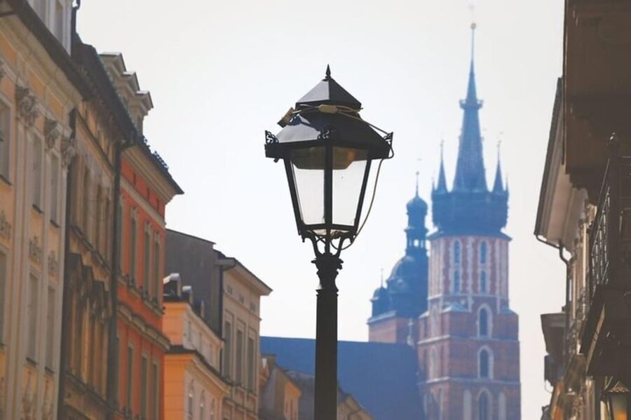 Krakow : Old Town Walking Tour With A guide - Starting near Szpitalna and Krakow’s Old Town