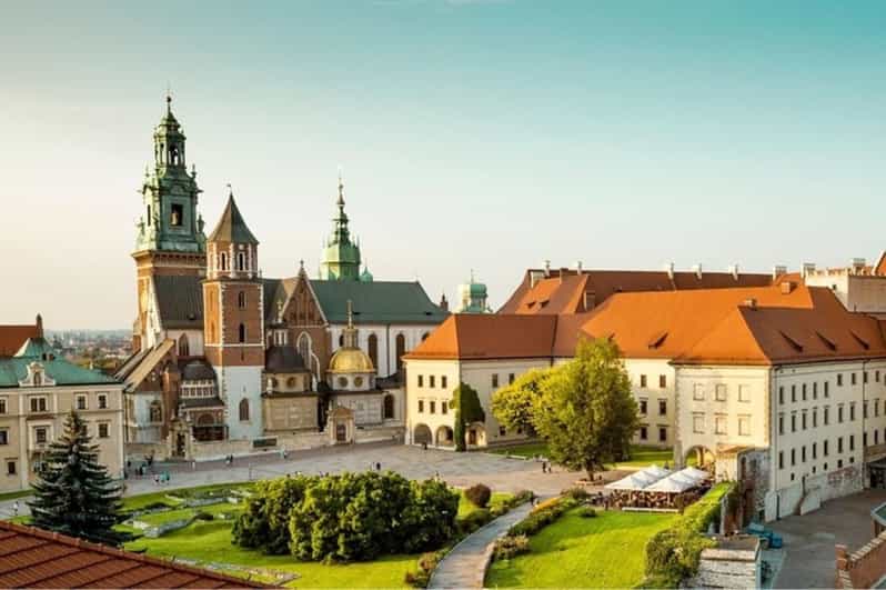 Krakow : Old Town Walking Tour With A guide - Price, timing, and what you receive for $29