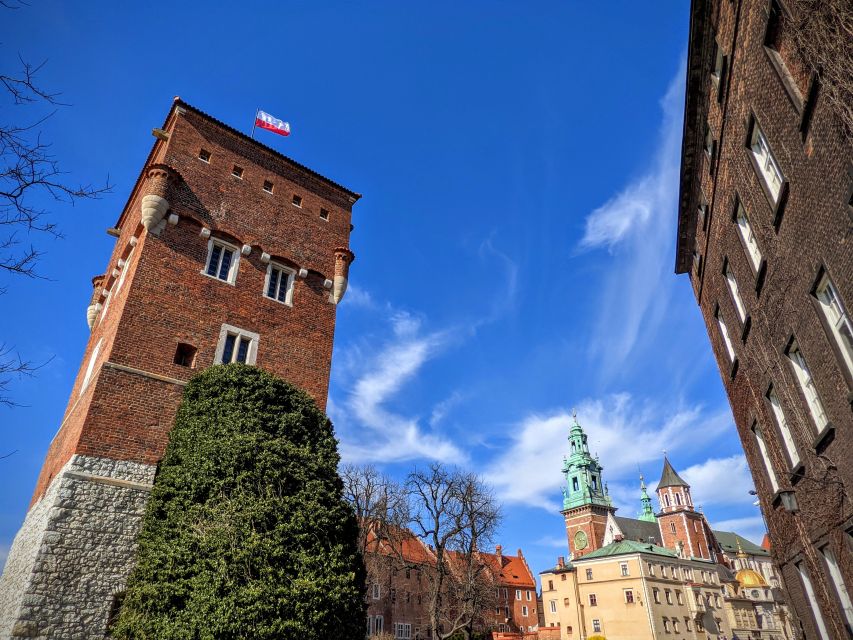 Kraków: Old Town & Wawel Castle Walking Tour in English - The Archbishop’s Palace and the papal window
