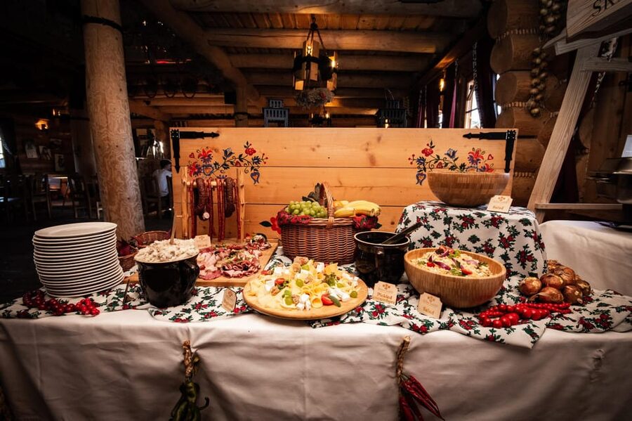 Krakow: Polish Folk Night with Dinner and Unlimited Drinks - The folk performance is the main event