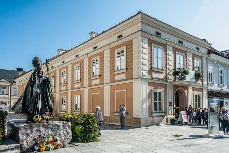 Krakow: Pope John Paul II Guided Tour with Home & Sanctuary - Divine Mercy Sanctuary and Saint Faustina’s room
