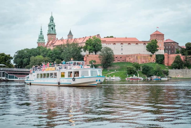 Krakow: Private Evening Boat Tour - Salwator and Debniki: a quiet opening stretch