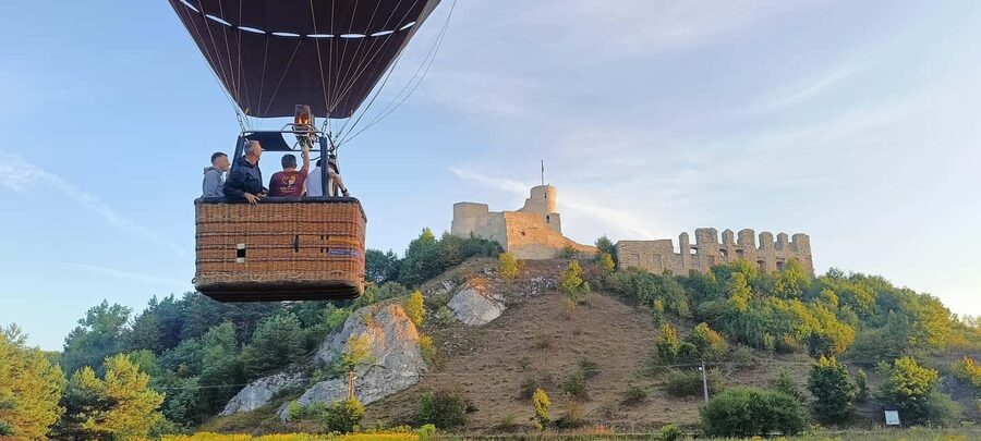 Kraków: Private Hot Air Balloon Flight with Champagne - Practical packing advice