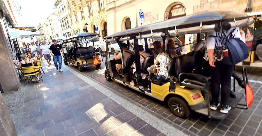 Krakow: Private Panoramic Tour by Golf Cart with Audio Guide - Why this golf-cart route works in Krakow