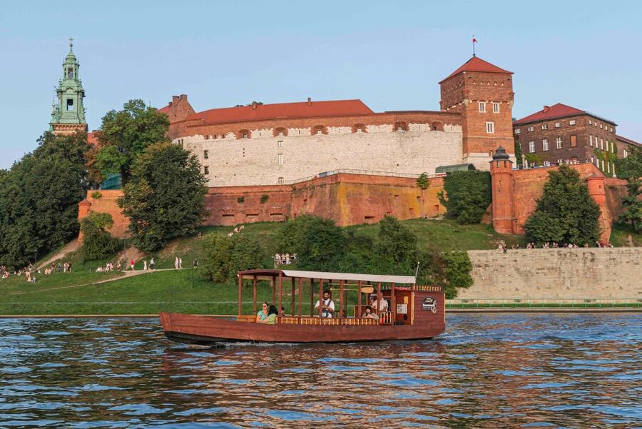 Krakow: Private Traditional Gondola Cruise - The guide and commentary experience