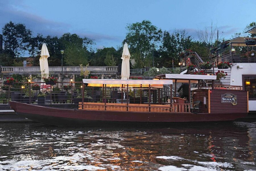 Krakow: Private Traditional Gondola Cruise - From Salwator to Wawel Hill