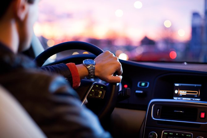 Krakow: Private Transfer to/from Krakow Airport (KRK) - The roughly 30-minute ride into Krakow