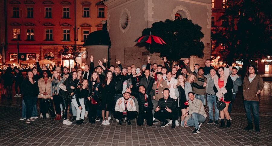 Krakow: Pub Crawl with 1 Hour of Unlimited Alcoholic Drinks - The opening power hour with games and a magician