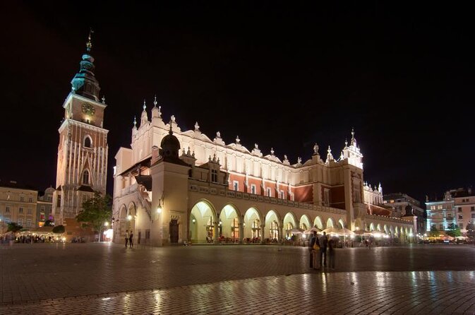 Krakow Pub Crawl with Free Alcohol & Karoake +4 Clubs/Bars - Starting beside St. Wojciech Church at 10:15 p.m.