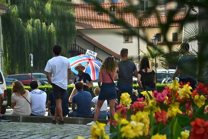 Krakow's Essential Tour of the Old Town and Wawel Castle - Pace, group size, and what to wear