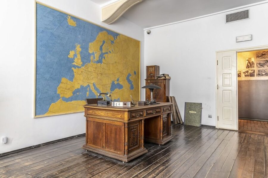 Krakow: Schindler's Factory and Jewish Ghetto Guided Tour - Podgórze and the Jewish Ghetto