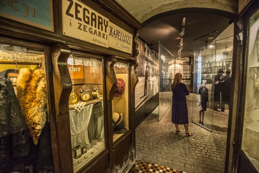 Krakow: Schindler's Factory Guided Tour - Guide quality makes the biggest difference