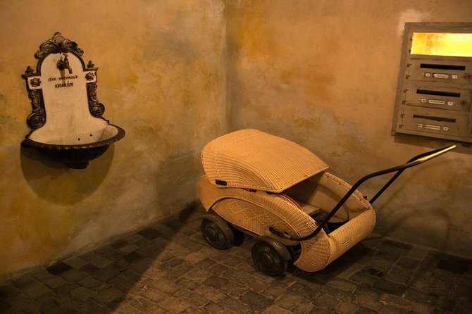 Krakow Schindler's Factory Guided Tour with Admission Ticket - Why a guide can be worth the $35 price
