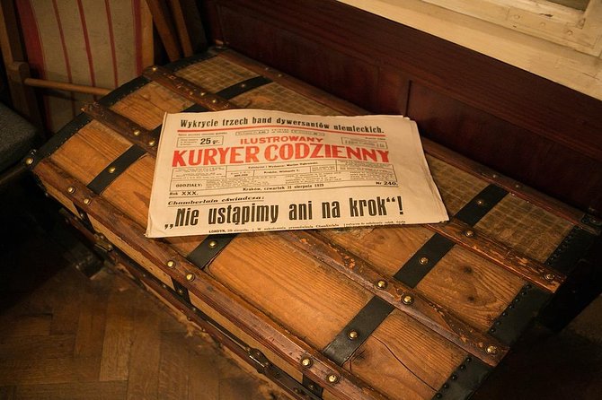 Krakow Schindler's Factory Guided Tour with Admission Ticket - Group size and the pace inside