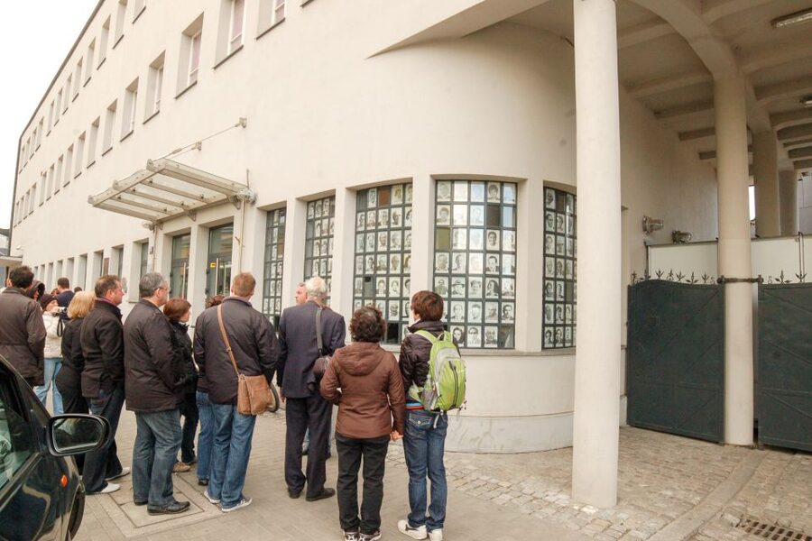 Krakow: Schindler's Factory Guided Tour with Entry Ticket - Oskar Schindler and the people he saved