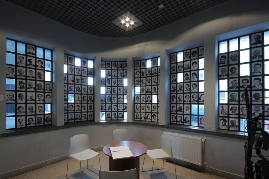 Krakow: Schindler's Factory Museum Guided Tour - Why the Headsets Matter in Tight Rooms