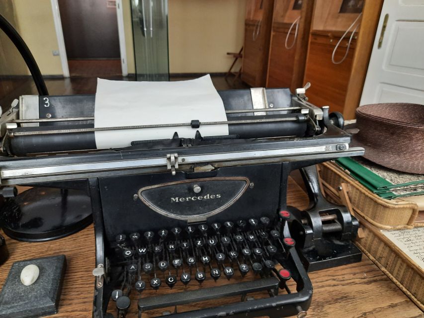Krakow: Schindler's Factory Tour with Entrance Ticket - Why the guide matters here