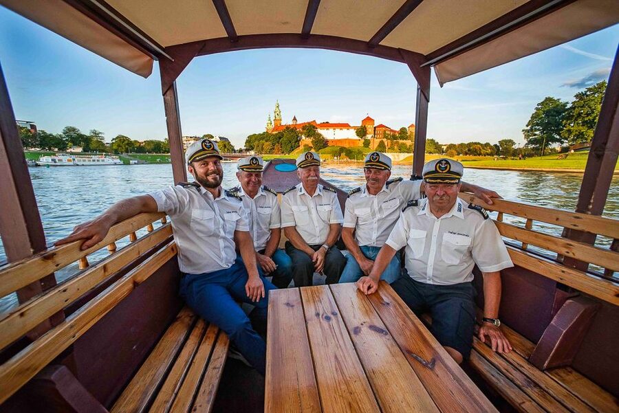 Krakow: Sightseeing Cruise by Vistula River - Dębniki and Manggha Museum