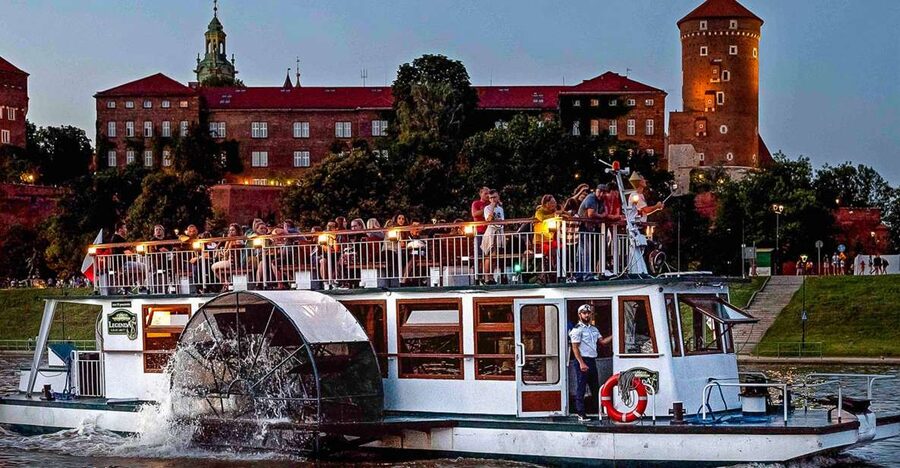Krakow: Sightseeing Cruise by Vistula River - Wawel Castle from the Vistula