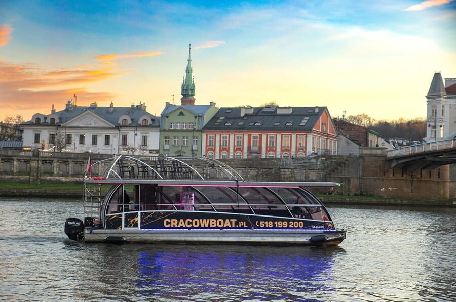Krakow: Sightseeing Cruise on Vistula River with Audio Guide - Wawel and the western riverbank