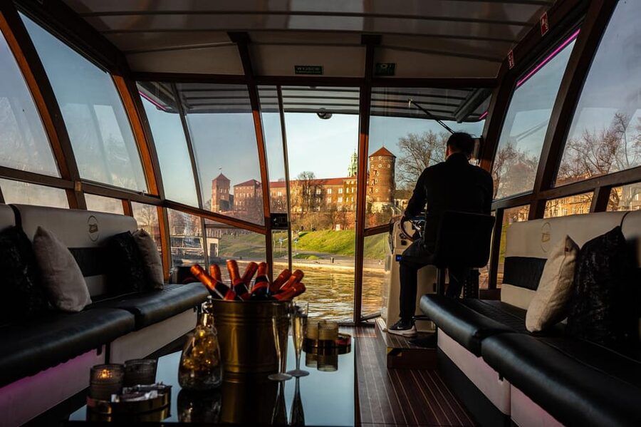 Krakow: Sightseeing Cruise on Vistula River with Audio Guide - Bridges, Kazimierz, and the eastern stretch