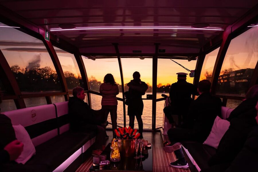 Krakow: Sightseeing Cruise on Vistula River with Audio Guide - Choosing the best time and season
