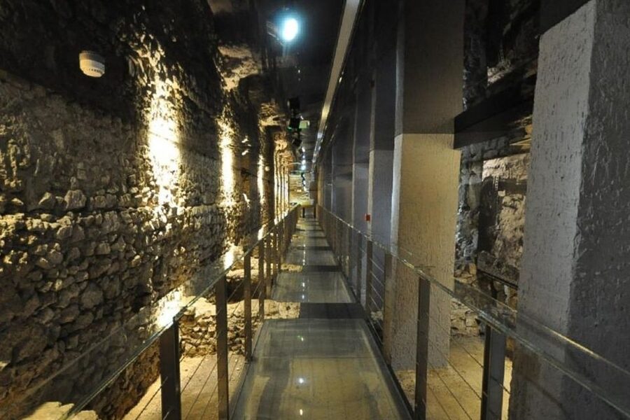 Krakow: Skip the Line Underground Museum Private Guided Tour - The four-hour choice and Krakow’s Royal Route